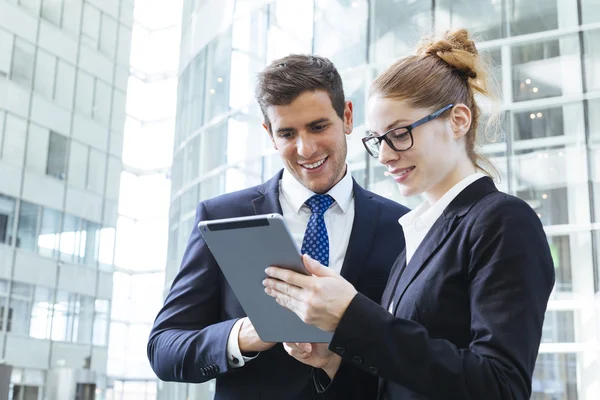 Mensen uit het bedrijfsleven vergadering op het Bureau — Stockfoto