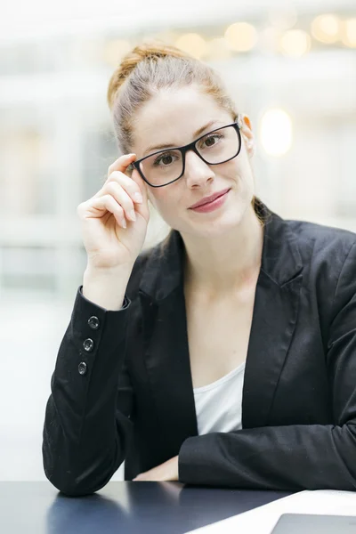 Retrato de uma mulher de negócios — Fotografia de Stock