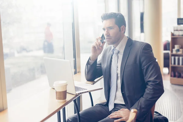 Empresário fazendo uma pausa para o café — Fotografia de Stock