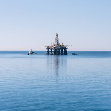 İspanya, Almerya sahilindeki petrol platformu