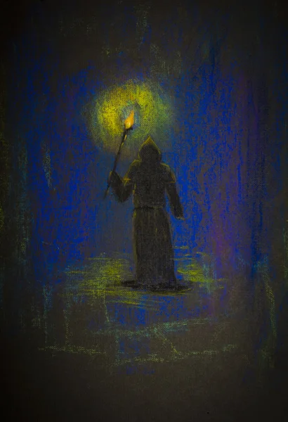Monge com uma tocha no escuro — Fotografia de Stock