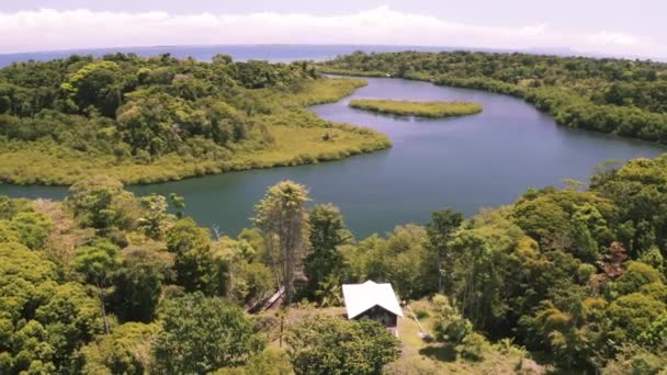 Eenzame Huis Mangroven Luchtfoto Van Eilanden Bpcas Del Toro Panama — Stockvideo