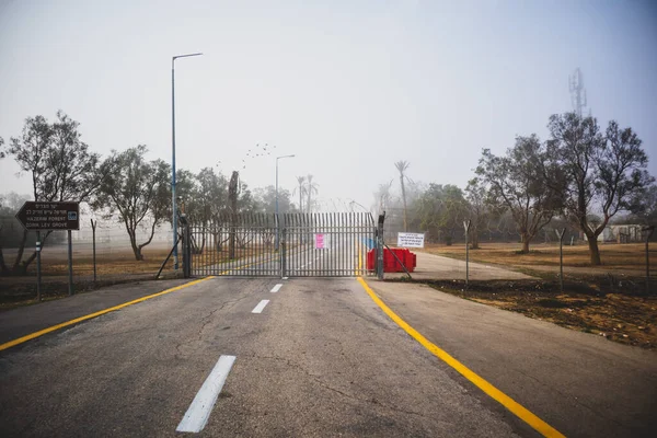 Çölde kapalı bir giriş.