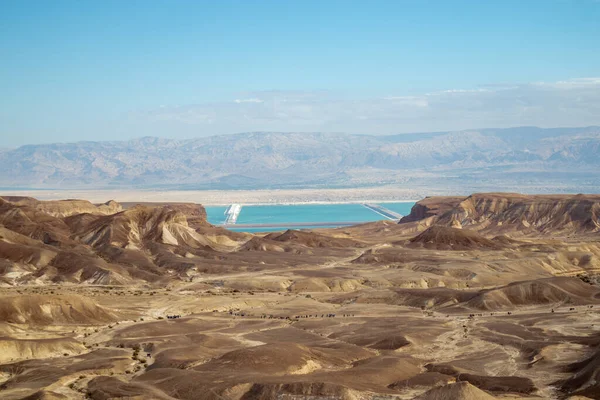 Çölden ölü bir deniz manzarası