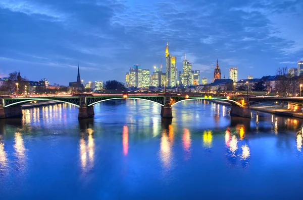 Main Und Skyline Frankfurt Abend — Stock fotografie