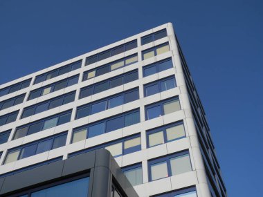 Frankfurt 'ta bir Einem Buerogebaeude.