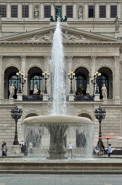 Brunnen Der Alten Oper Frankfurt — Stock fotografie