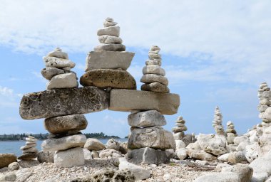 Steinmaennchen bir einer Kueste