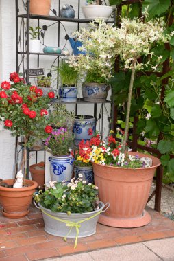 Einem Bahçesinde Blumenschmuck