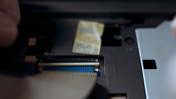 Close up of technician removing keyboard socket on laptop — Stock Video