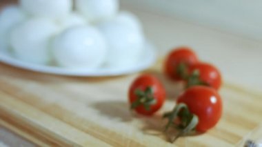 Zeytin salatası için yumurta kesmek, Rus salatası.