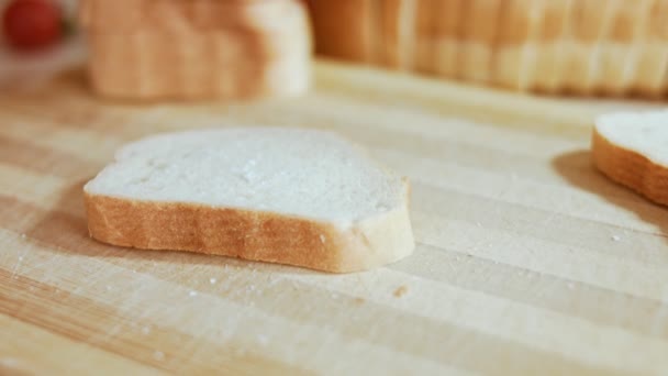 Pão integral cortado em fatias. Fatias de pão — Vídeo de Stock