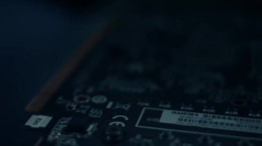 GPU grafik kartının makro görüntüsü. GPU grafik kartının detayları. 4K video. Yavaş çekim