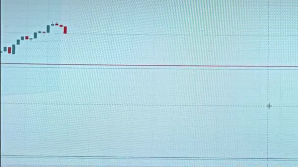 Bildschirm mit einer Börsengrafik. Grafik zum Kryptowährungskurs, die Daten online zeigt. Zeitraffer — Stockvideo