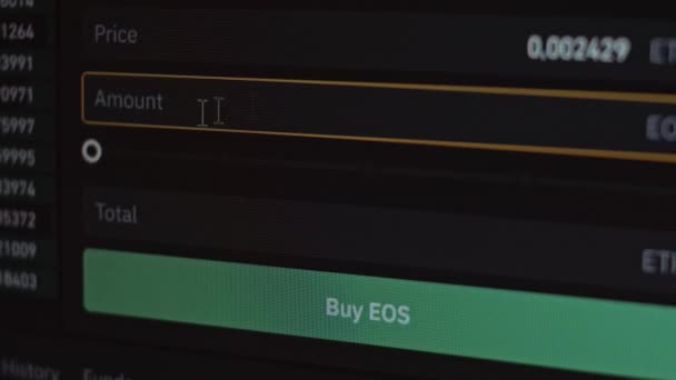 购买EOS的过程。投资加密货币。网上付款 — 图库视频影像