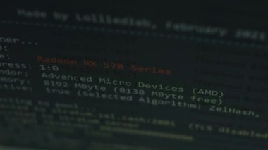Kripto madenci programı penceresi kripto para çıkarma sürecini gösteriyor. Evde madencilik. GPU madenciliği