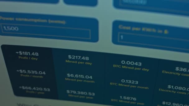 Bitcoin madencilik kâr hesap makinesi. Madencilik cüzdanı. Günlük ve aylık kazanç. Maden platformu çalışıyor ve para kazanıyor. — Stok video