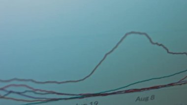 İstatistikleri temsil eden çizgilerle. Farklı ülkeler için ekonomi, mali veya tıbbi grafik