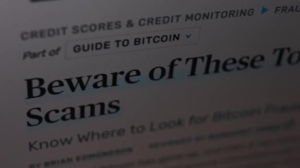 Betrug mit Kryptowährungen. Informieren Sie sich über Bitcoin-Betrug — Stockvideo