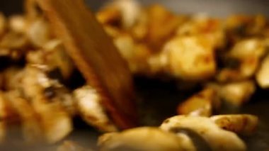 Antarktika Mutfak Sırrı. Kırmızı turplu mantar ezmeli sandviç. 4k Tarifi