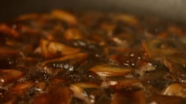 Antarktika Mutfak Sırrı. Kırmızı turplu mantar ezmeli sandviç. 4k Tarifi