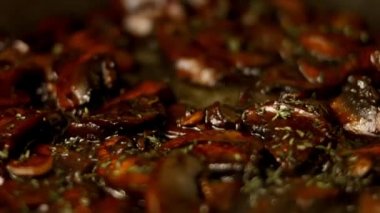 Antarktika Mutfak Sırrı. Kırmızı turplu mantar ezmeli sandviç. 4k Tarifi