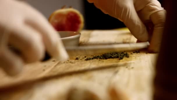 Antarktis kök hemlighet. Svamppaté smörgås med Red Radish. 4 k Recept — Stockvideo
