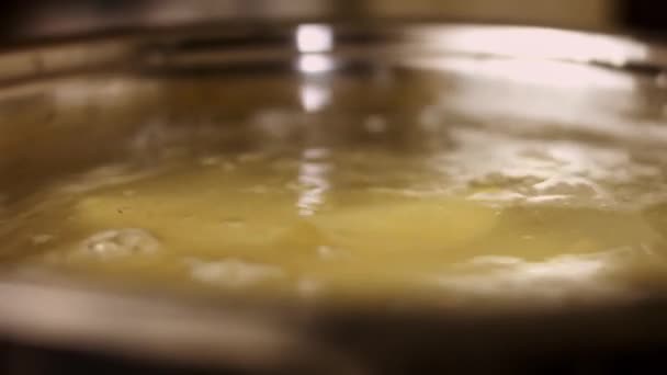 Cómo hacer puré de papas cremoso con Cheddar. Receta 4k. Siga 4 sencillos pasos — Vídeo de stock