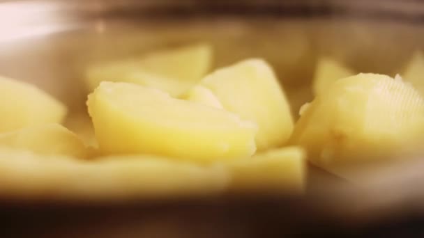 Wie man cremige Kartoffelpüree mit Cheddar zubereitet. Rezept 4k. Folgen Sie 4 einfachen Schritten — Stockvideo