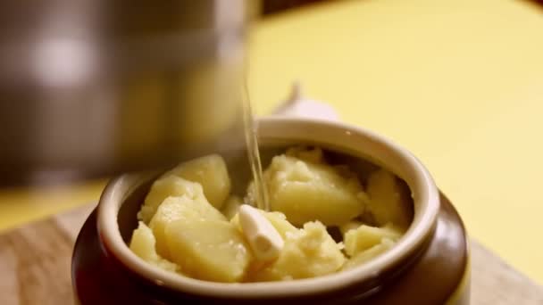 How to make creamy Mashed Potatoes with Cheddar. Recipe 4k. Follow 4 easy steps — Stock Video