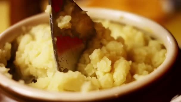 Hoe romige aardappelpuree te maken met Cheddar. Recept 4K. Volg 4 eenvoudige stappen — Stockvideo