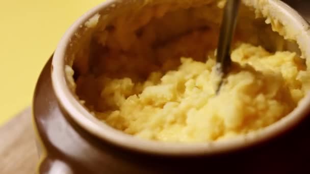 Comment faire de la purée de pommes de terre crémeuse avec du cheddar. Recette 4k. Suivez 4 étapes faciles — Video