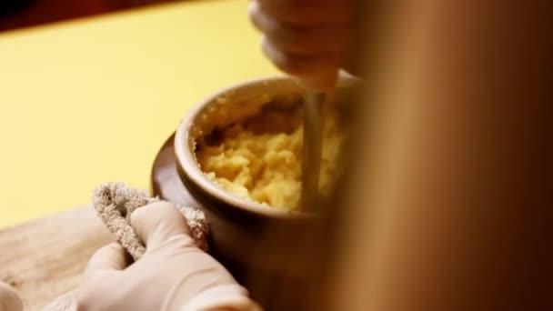 Comment faire de la purée de pommes de terre crémeuse avec du cheddar. Recette 4k. Suivez 4 étapes faciles — Video