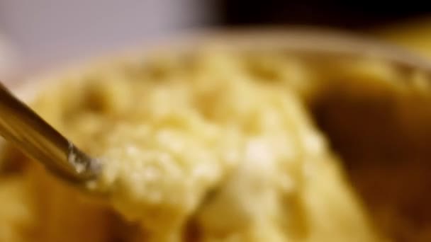 Hogyan készítsünk krémes krumplipürét Cheddar-ral. 4k recept. Kövessen 4 egyszerű lépést — Stock videók