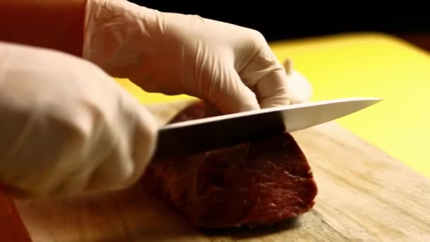 Clean of silver skin beef tenderloin. I use loft wooden board — Stock Video
