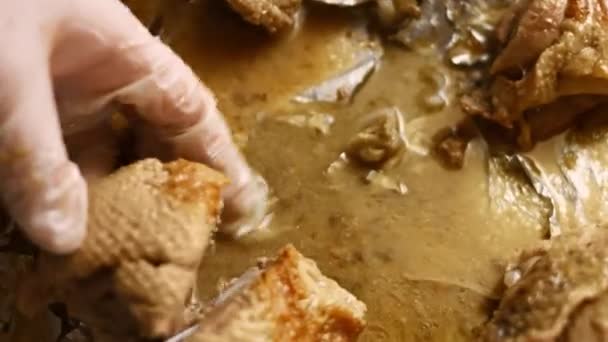I cook the duck in a few pieces. The duck gives steam and looks very appetizing — Stock Video