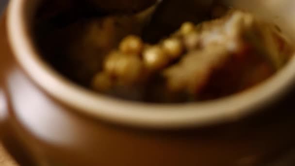 I put the vegetables over the duck pieces and chickpeas. The duck gives steam and looks very appetizing. — Stock Video