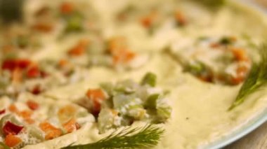 Sebzeli yumurta ve kurabiye keskisi. 4k görüntü görüntü tarifi