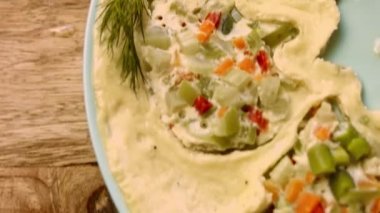 Sebzeli yumurta ve kurabiye keskisi. 4k görüntü görüntü tarifi