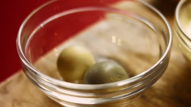 Ricetta di pasta Walnaut fatta in casa. Ho messo il tuorlo d'uovo nella maionese per il frullatore. Ricetta video 4k — Video Stock