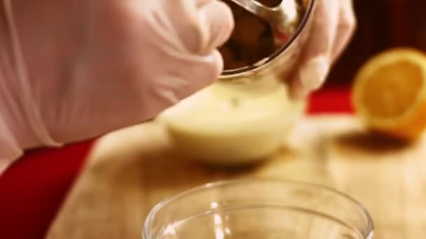 Συνταγή της Σπιτικής Επικόλλησης Walnaut. Ανακατεύουμε τα υλικά σε ένα μπλέντερ. 4k συνταγή βίντεο — Αρχείο Βίντεο
