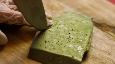 Ananas yaprakları şeklinde kesilmiş. 4k video tarifi