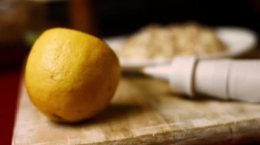 Bayanlar Caprice Salatası Ananas şeklinde. Rus mutfağı 4k video tarifi