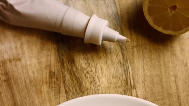 Γυναικεία σαλάτα Caprice σε μορφή ανανά. Ρωσική κουζίνα 4k συνταγή βίντεο — Αρχείο Βίντεο