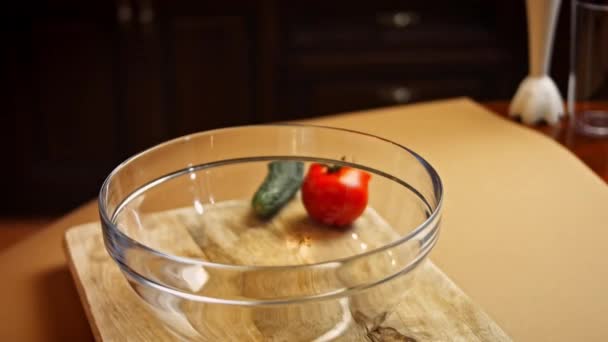 I put the spinach in a transparent bowl. Tasty Low-Calorie Green Burgers. Food for New Moms. 4k video recipe — Stock Video