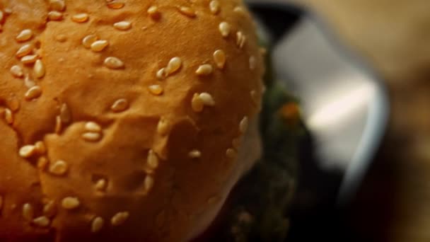 Gustosi hamburger verdi a basso contenuto calorico. Cibo per le nuove mamme. Ricetta video 4k — Video Stock