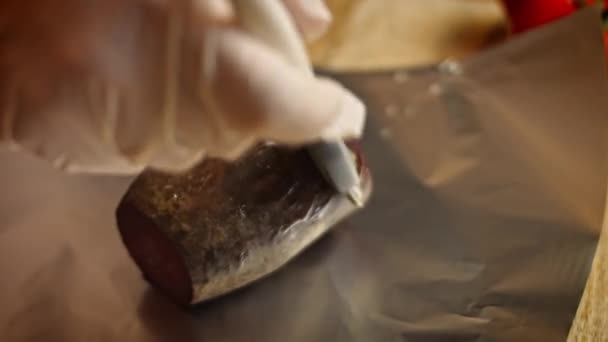 Grease minyak bit dengan aluminium foil. Tasty Recipe Red Pizza untuk ibu baru. Resep video 4k — Stok Video