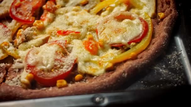 Lekkere Recept Red Pizza voor nieuwe moeders. 4k video recept — Stockvideo