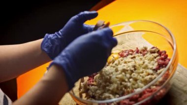 Et karışımında dilimlenmiş. Falscher Hase tarifi. 4k video tarifi