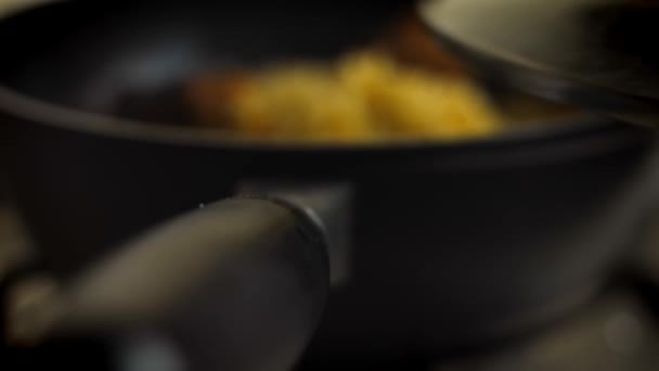 I put the lid of the pan on the pilaf. 4k video — Stock Video